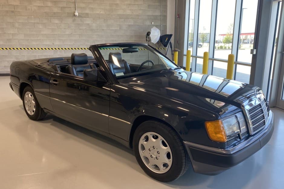 1993 Mercedes-Benz W124 E-Class sold for $17,500