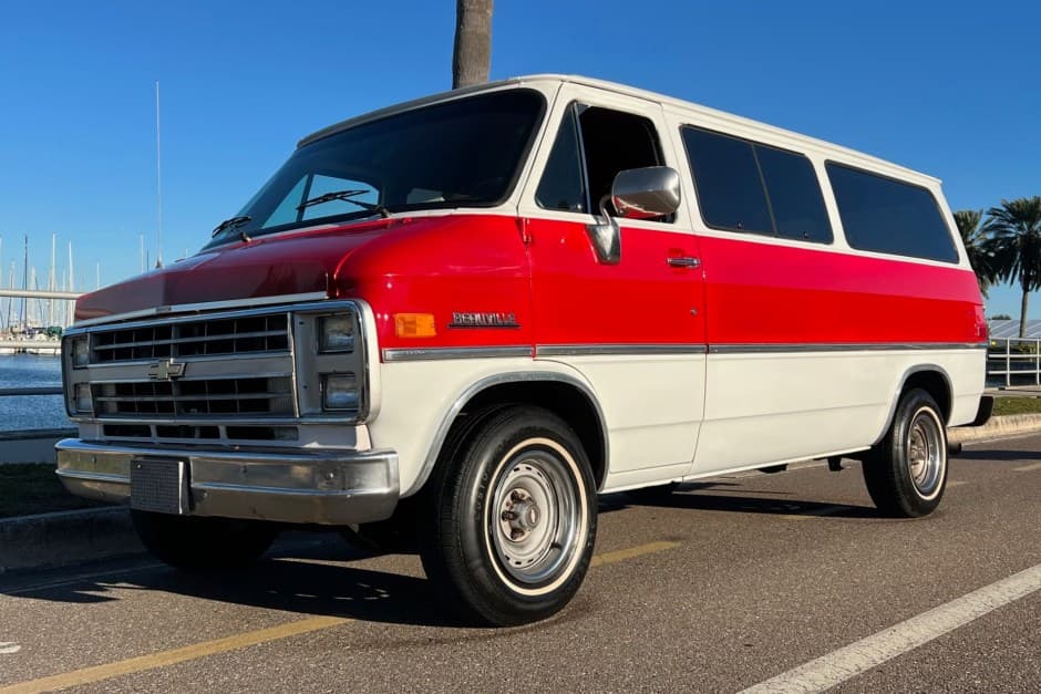 1990 Chevrolet G-Series Van sold for $10,250