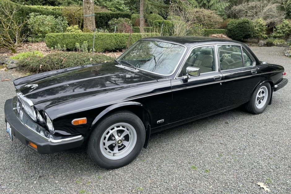 1986 Jaguar XJ Series 3 (1980-1992) sold for $19,000