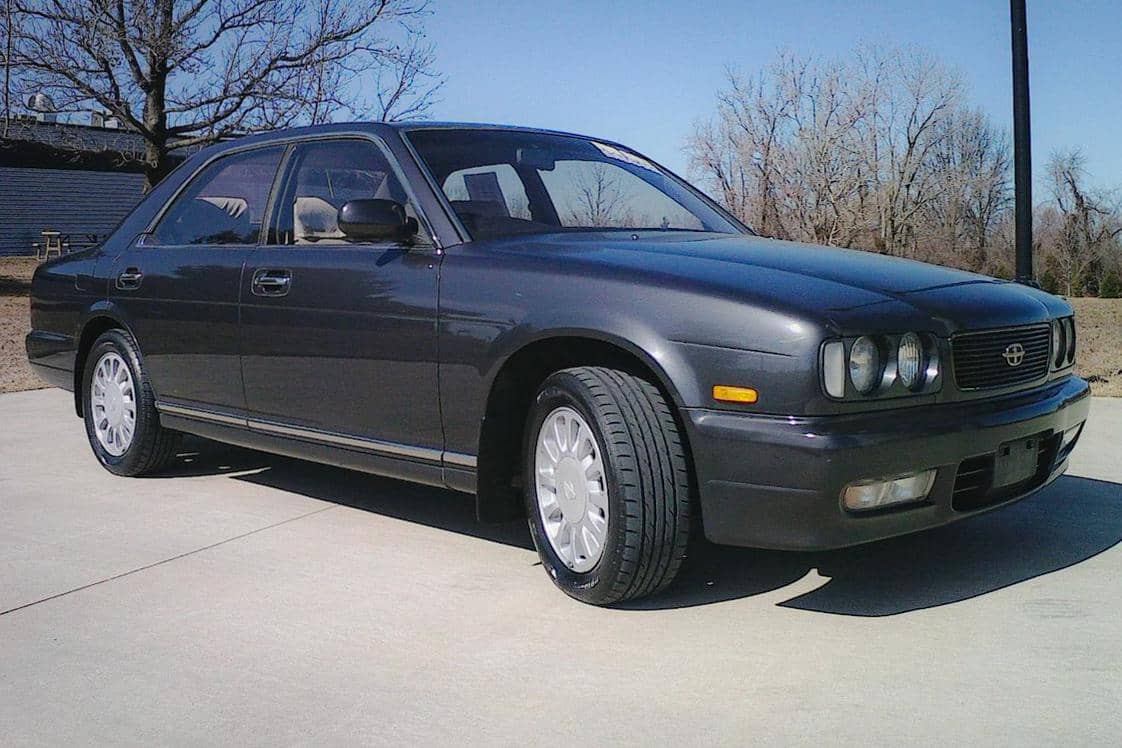 1995 Nissan Gloria sold for $5,902