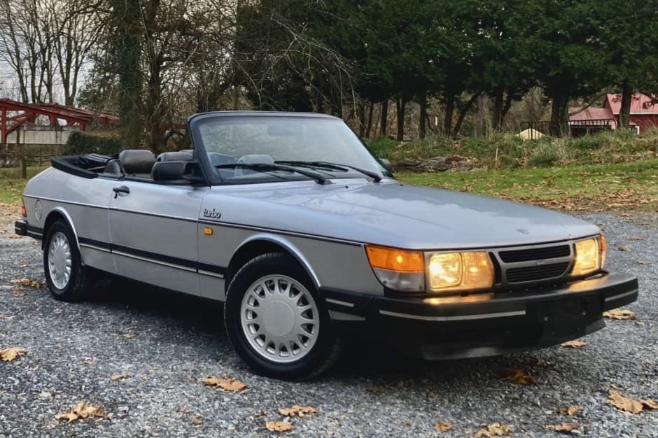 1986 Saab 900 sold for $9,186