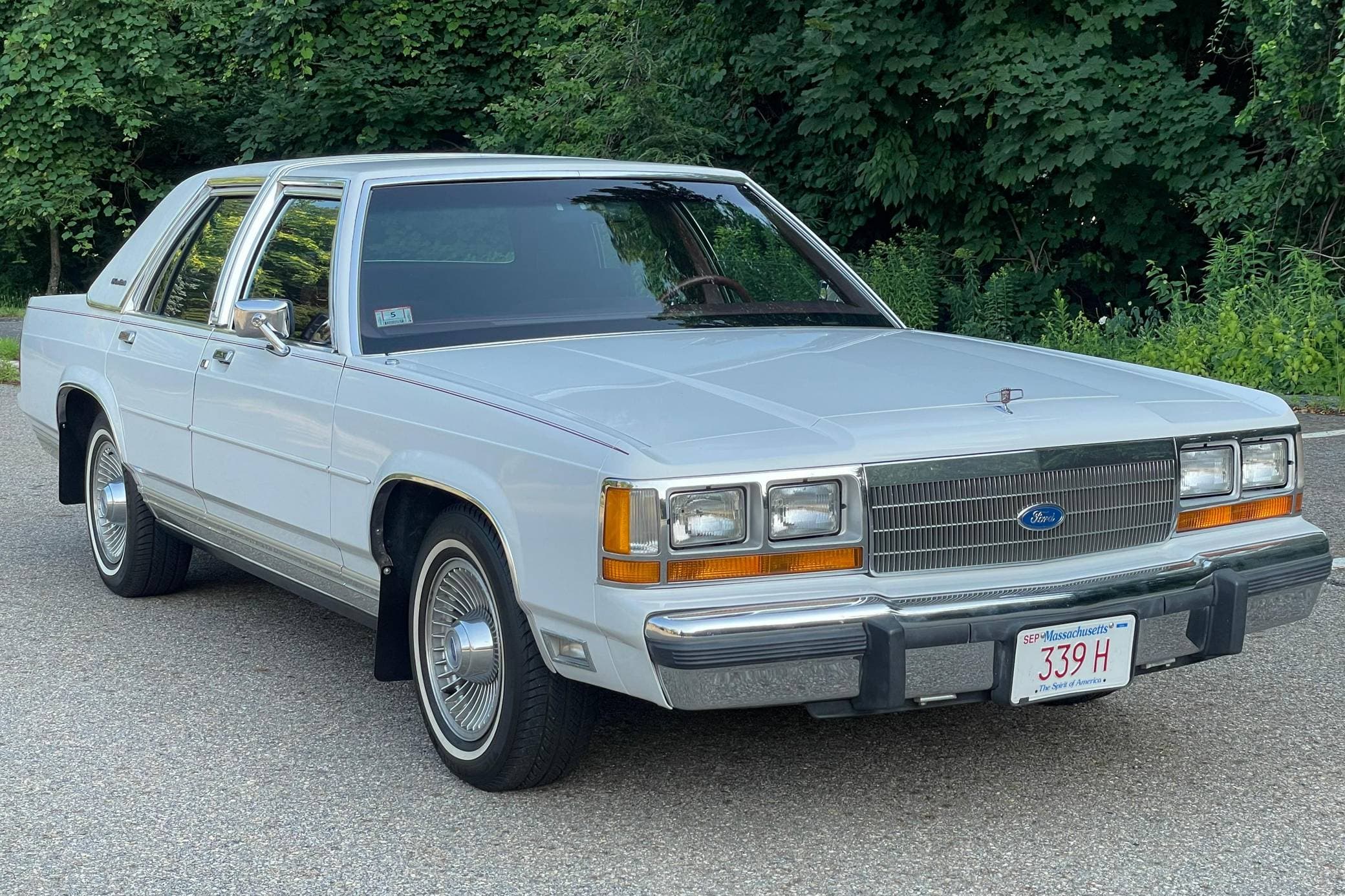 1990 Ford Crown Victoria sold for $11,250