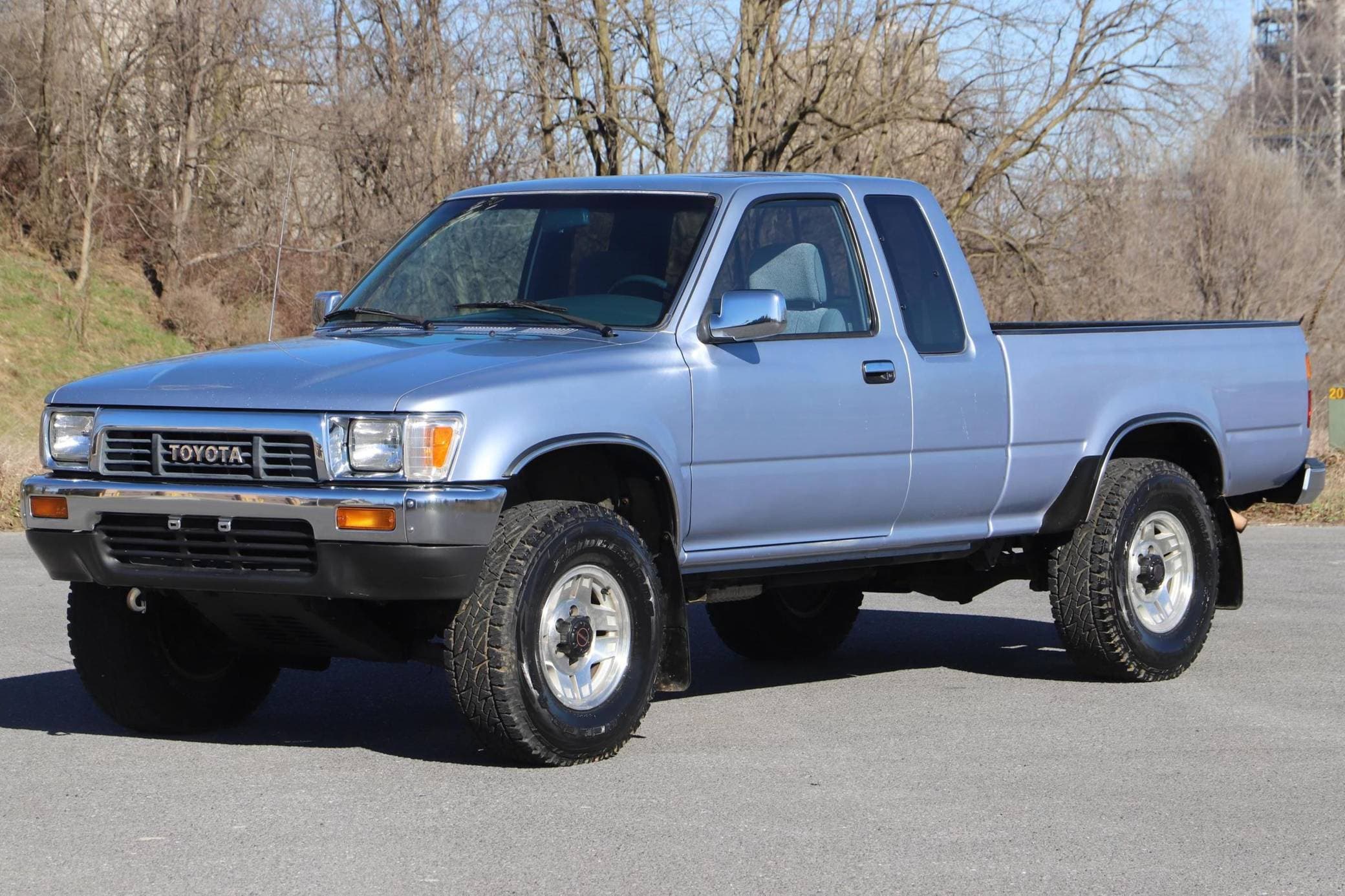 1990 Toyota Pickup sold for $11,000