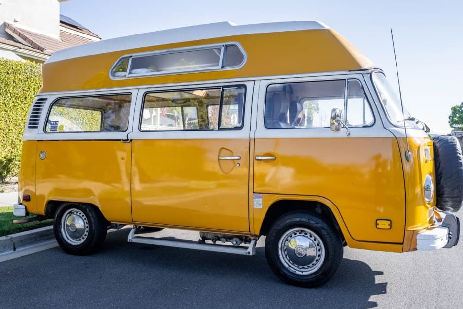 1977 Volkswagen Bay-Window Camper sold for $15,000