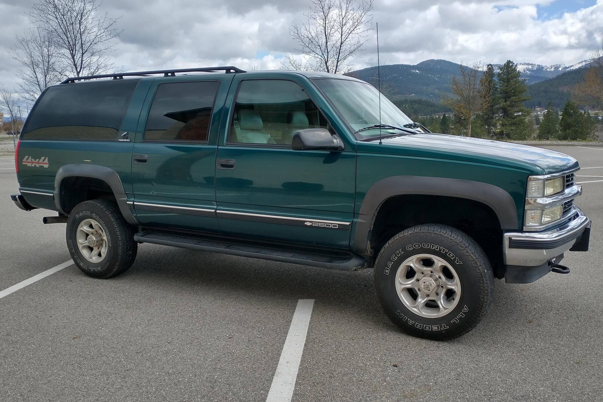 1998 Chevrolet Suburban sold for $12,500