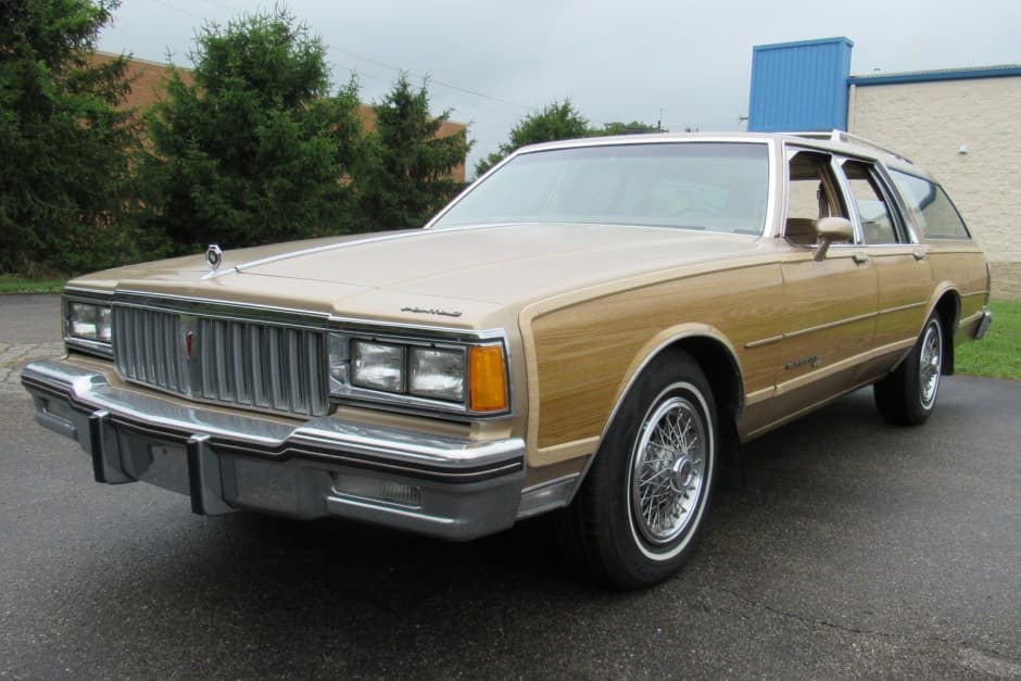 1986 Pontiac Safari sold for $12,250