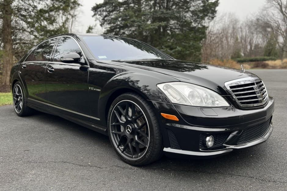 2007 Mercedes-Benz W221 S-Class sold for $27,000