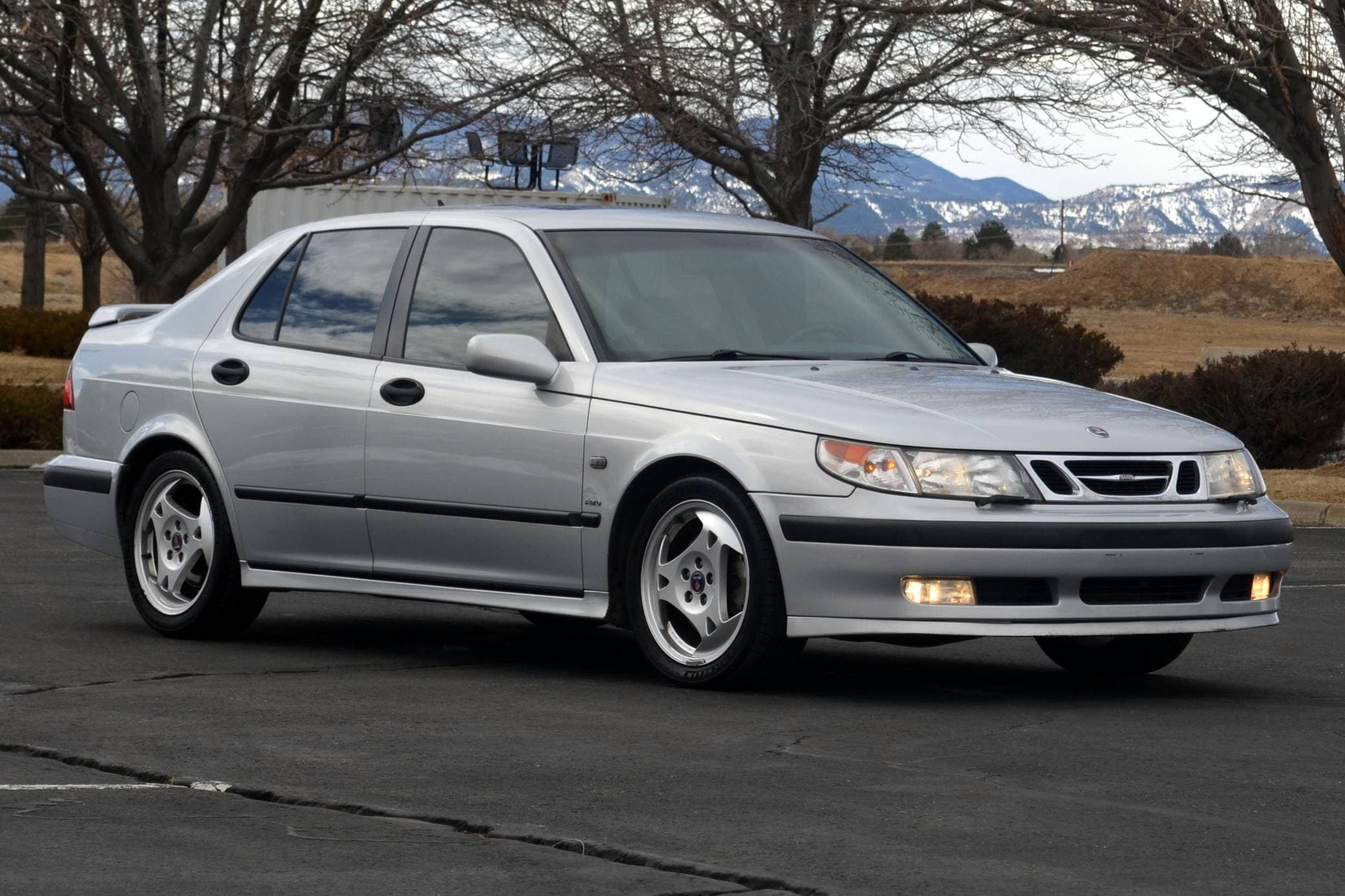 2001 Saab 9-5 sold for $7,500