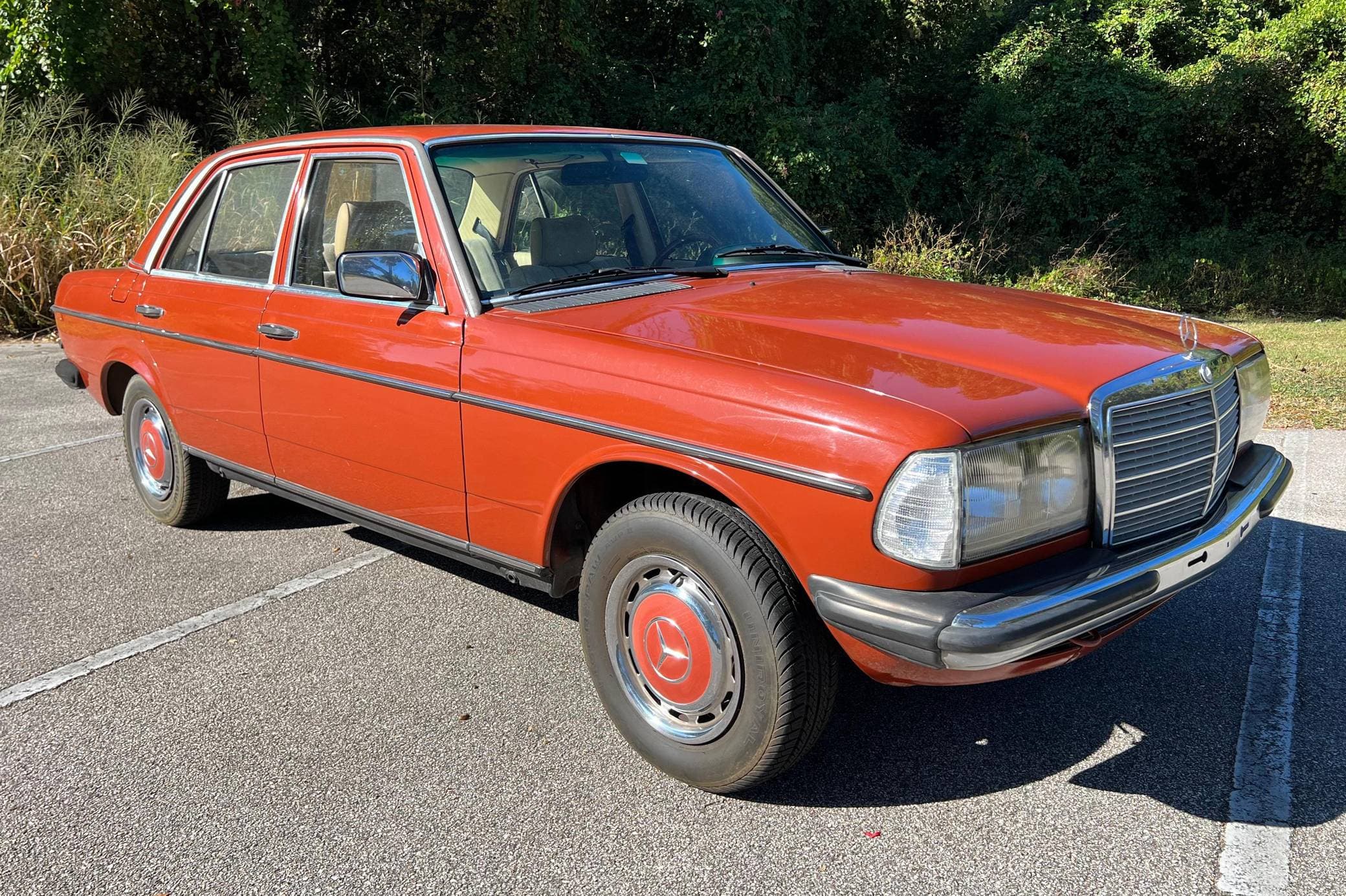 1984 Mercedes-Benz E-Class sold for $4,600