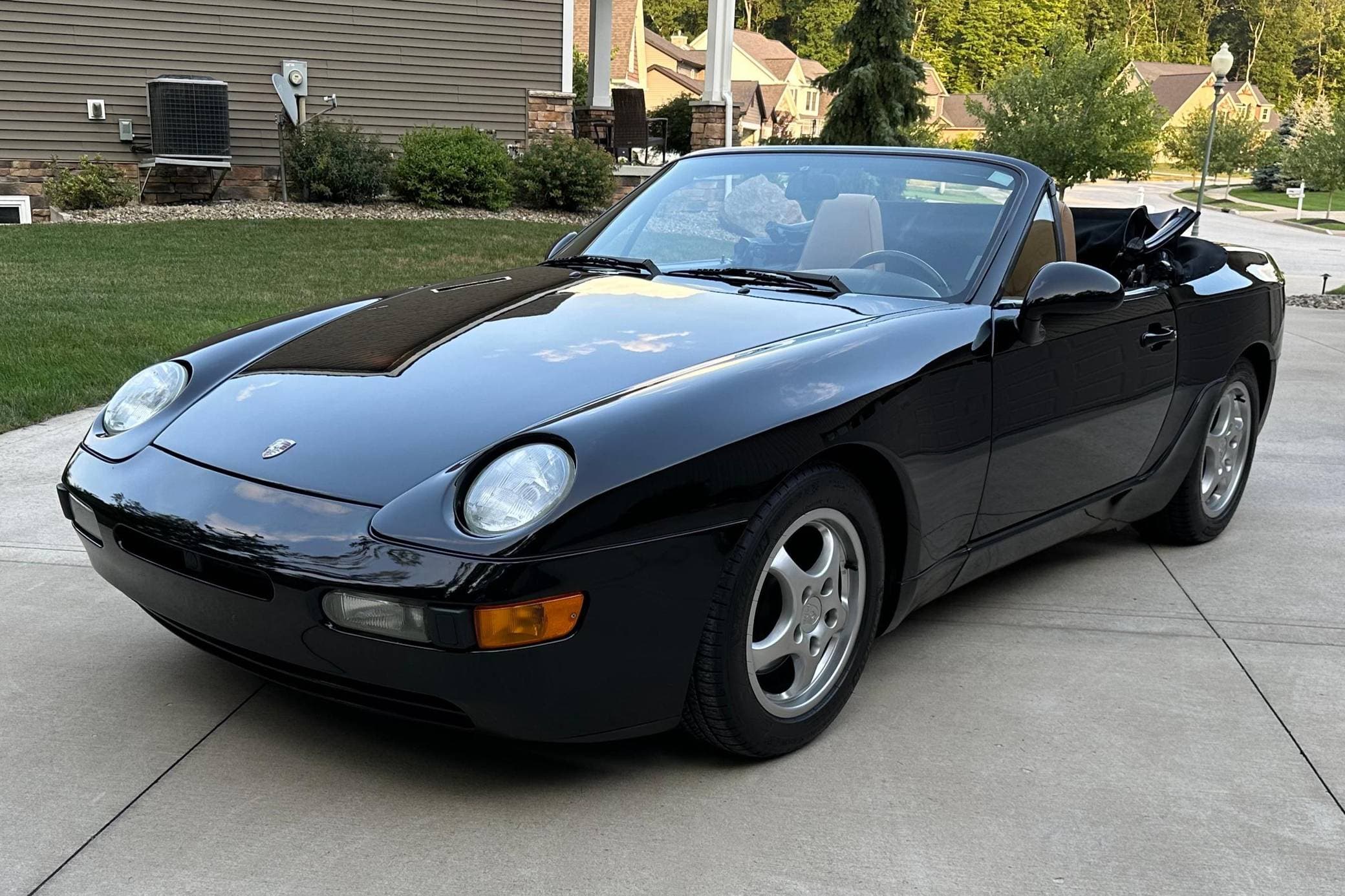 1992 Porsche 968 sold for $12,100