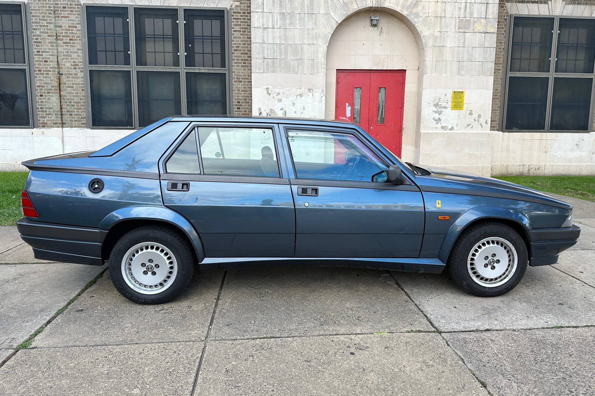 1990 Alfa Romeo 75 sold for $9,200