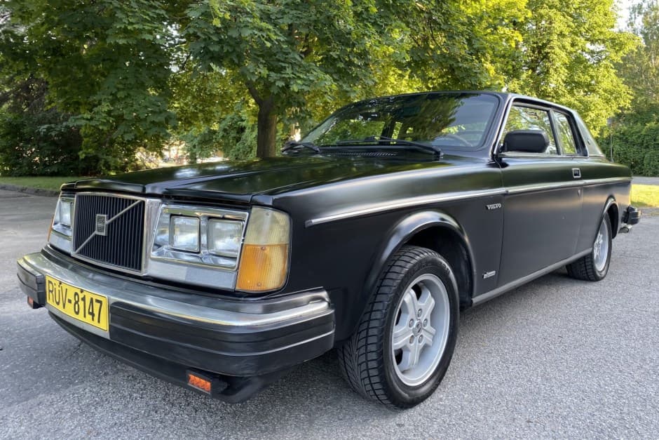 1980 Volvo 240 sold for $7,262