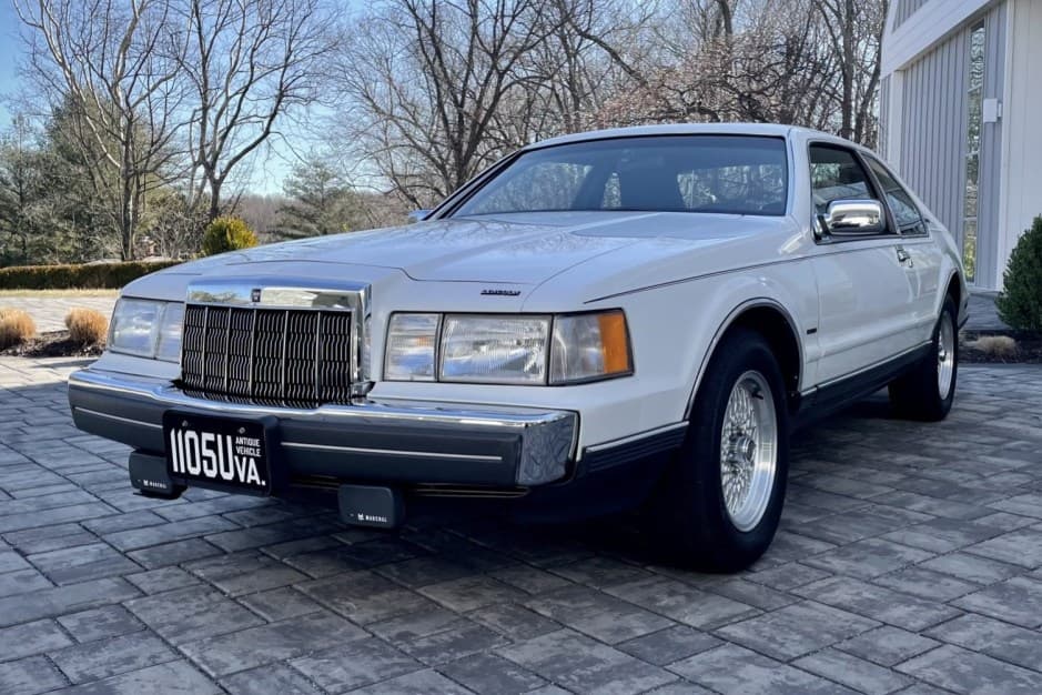 1990 Lincoln Continental Mark VII & Mark VII sold for $31,250
