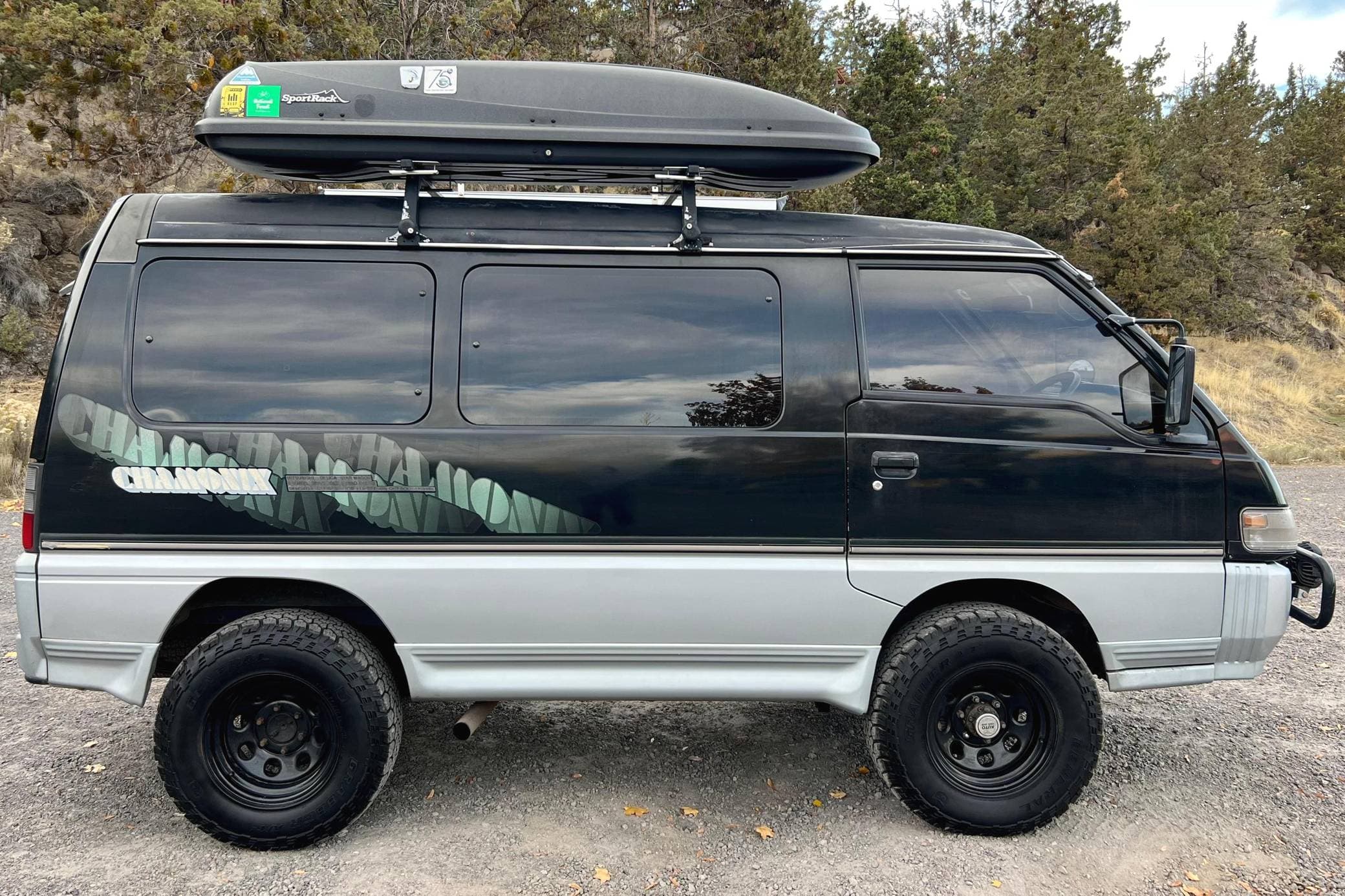 1992 Mitsubishi Delica sold for $13,100