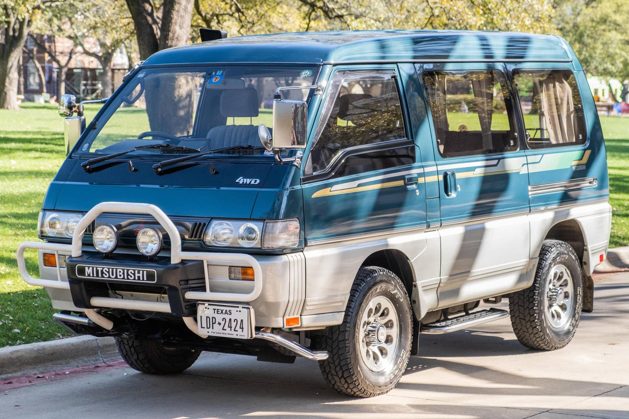1993 Mitsubishi Delica sold for $19,000