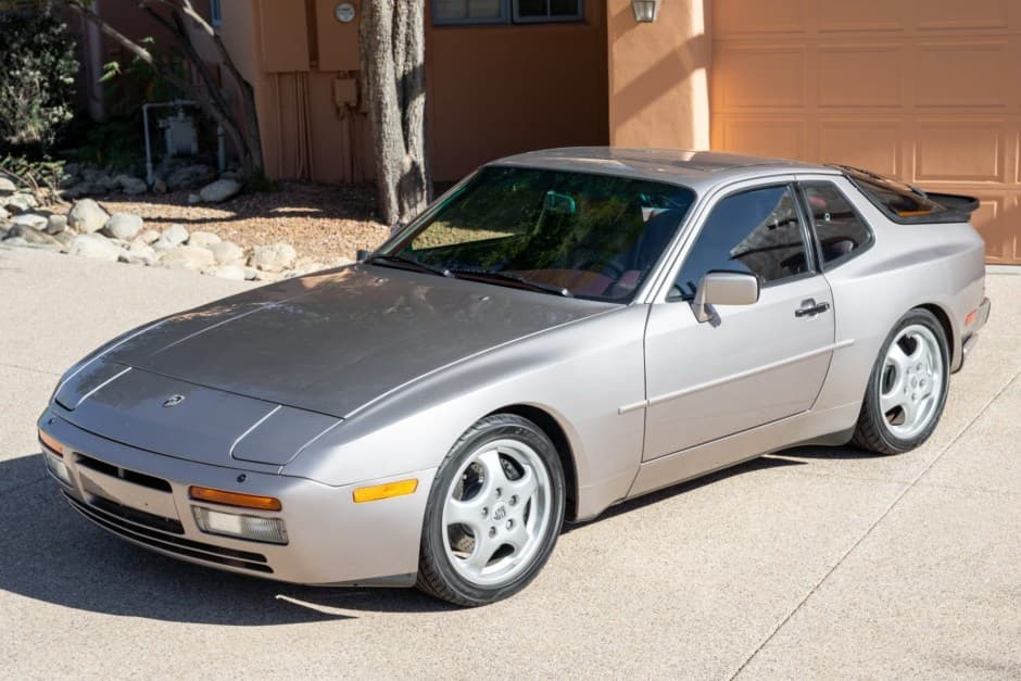 1988 Porsche 944 Turbo sold for $21,301