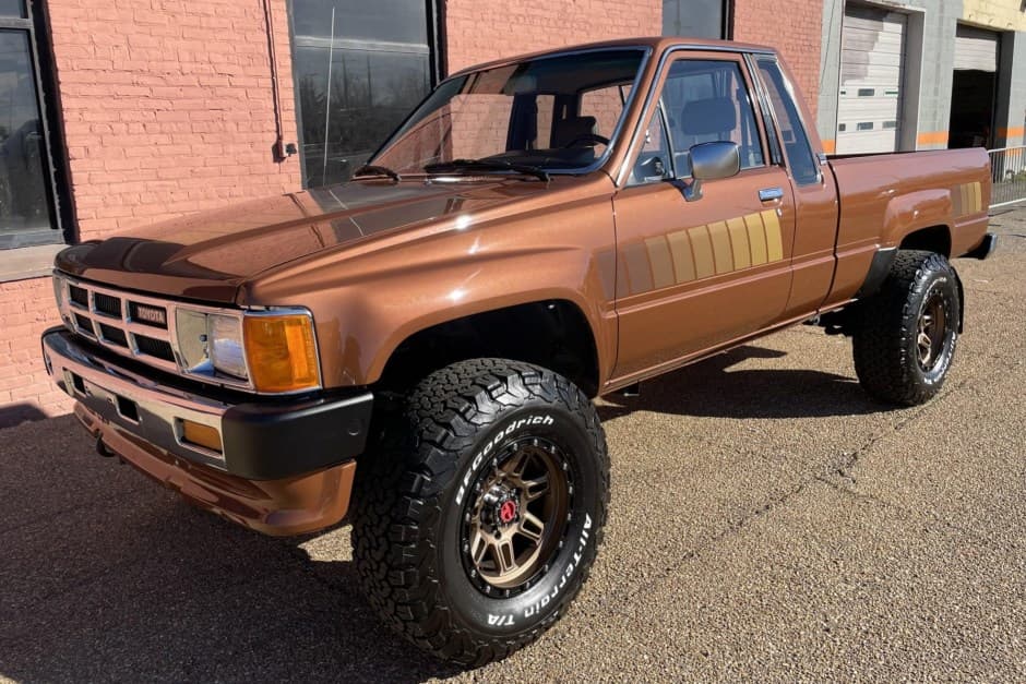 1986 Toyota Pickup (N50/N60/N70 1984-1988) sold for $20,000