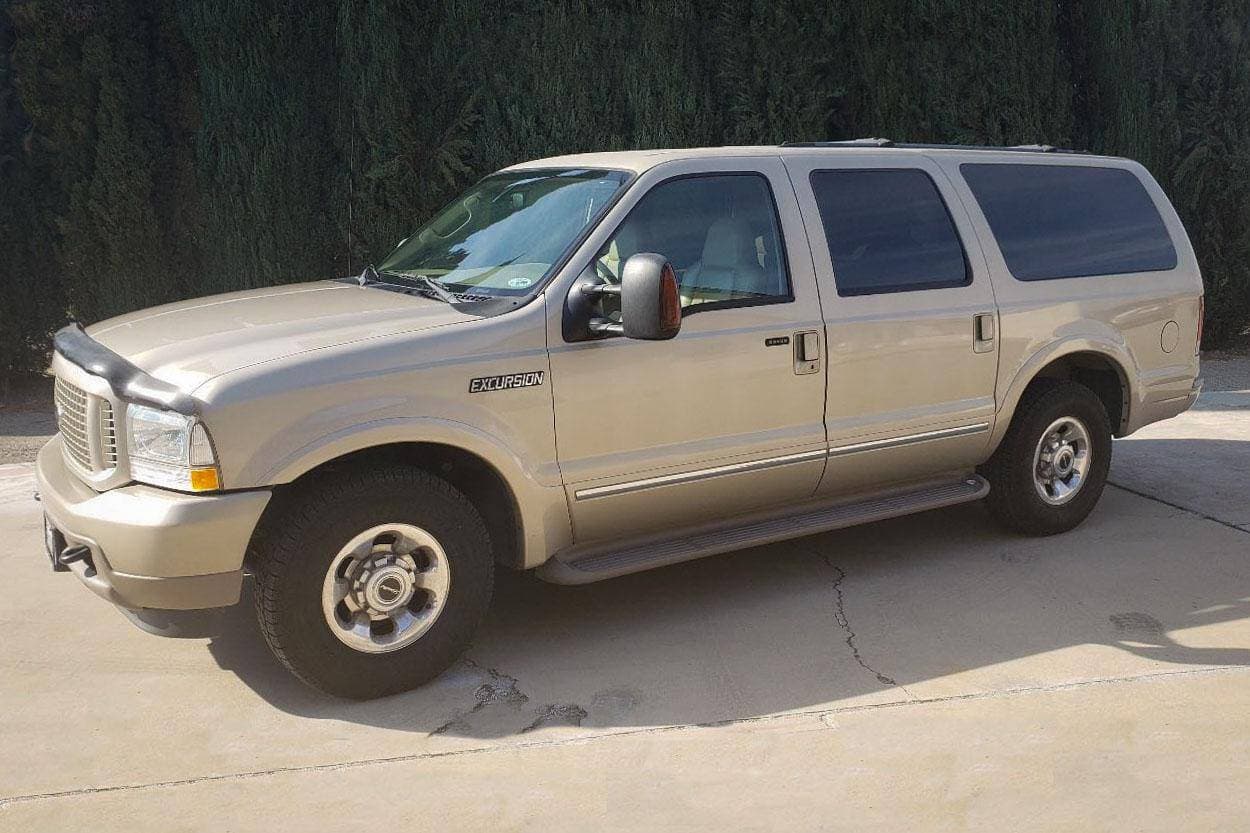 2004 Ford Excursion sold for $25,250