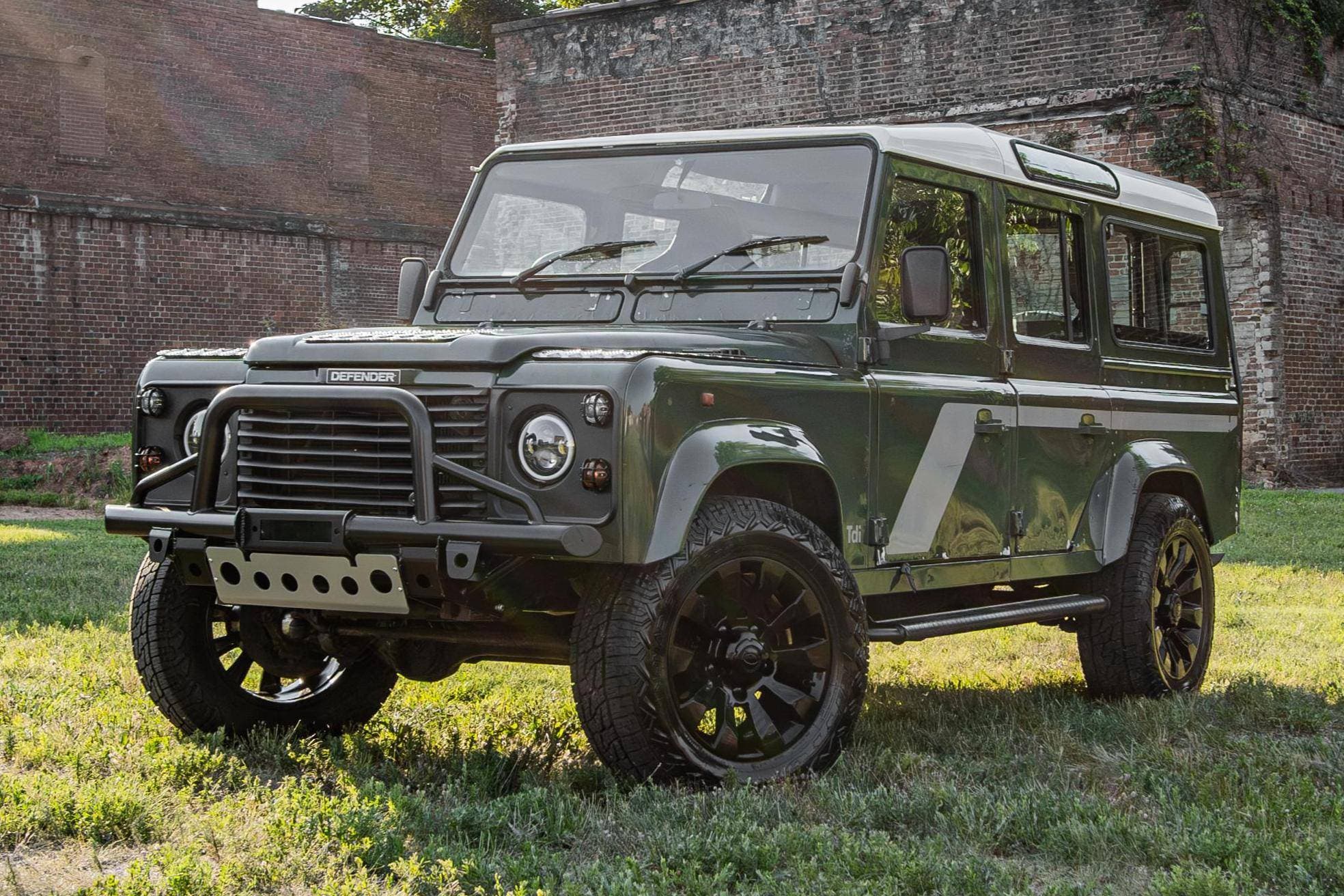 1996 Land Rover Defender sold for $28,000