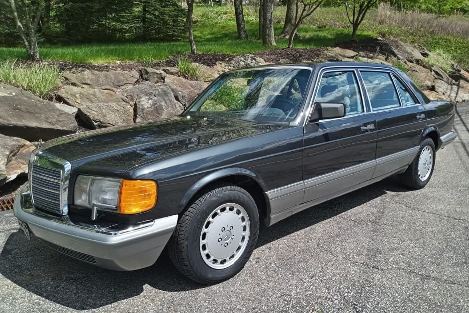 1986 Mercedes-Benz W126 S-Class sold for $30,000