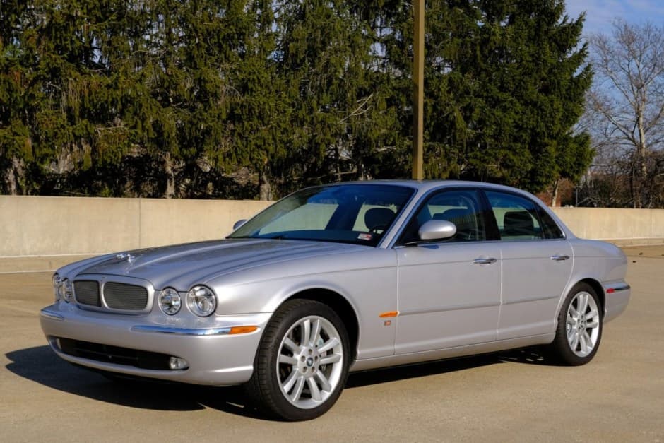 2004 Jaguar X350/X356/X358 XJR (2004-2009) sold for $15,500