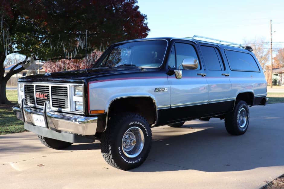 1985 GMC Suburban (1973-1991) sold for $31,000