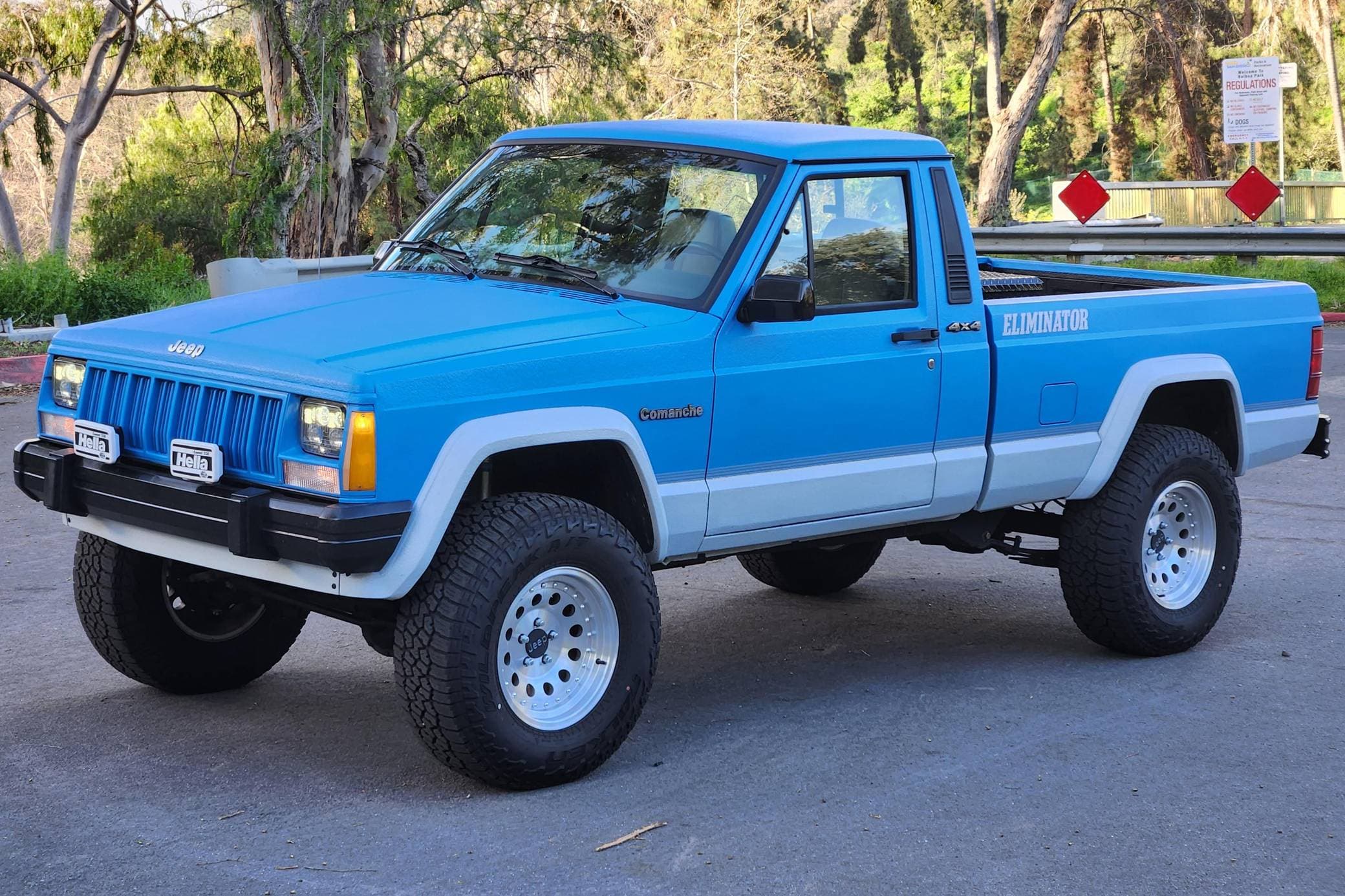 1990 Jeep Comanche sold for $12,100