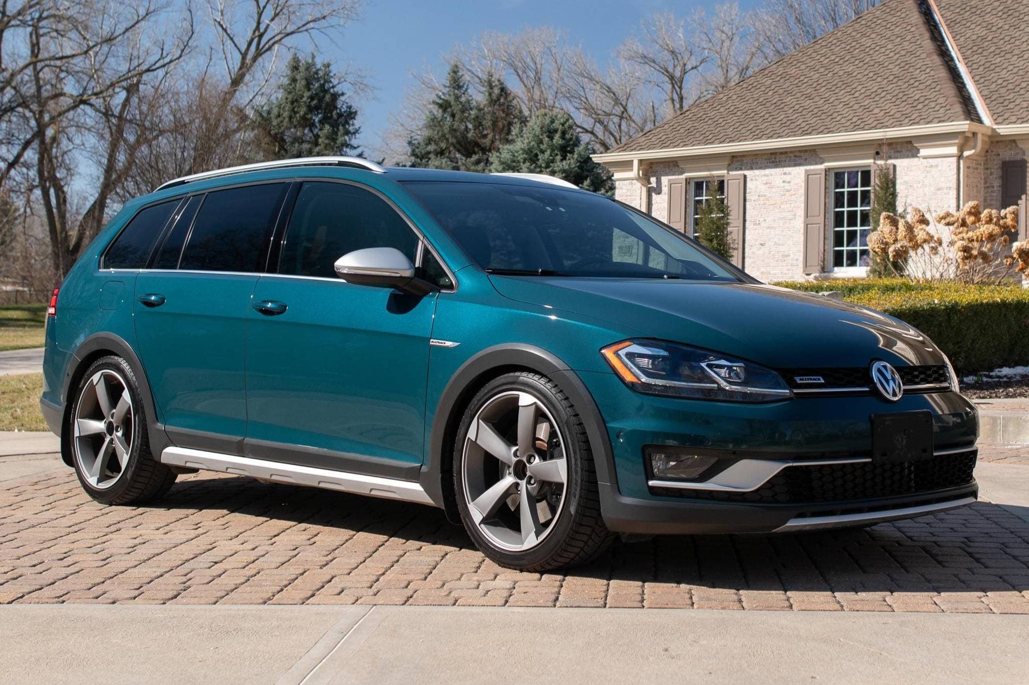 2019 Volkswagen Golf sold for $27,750