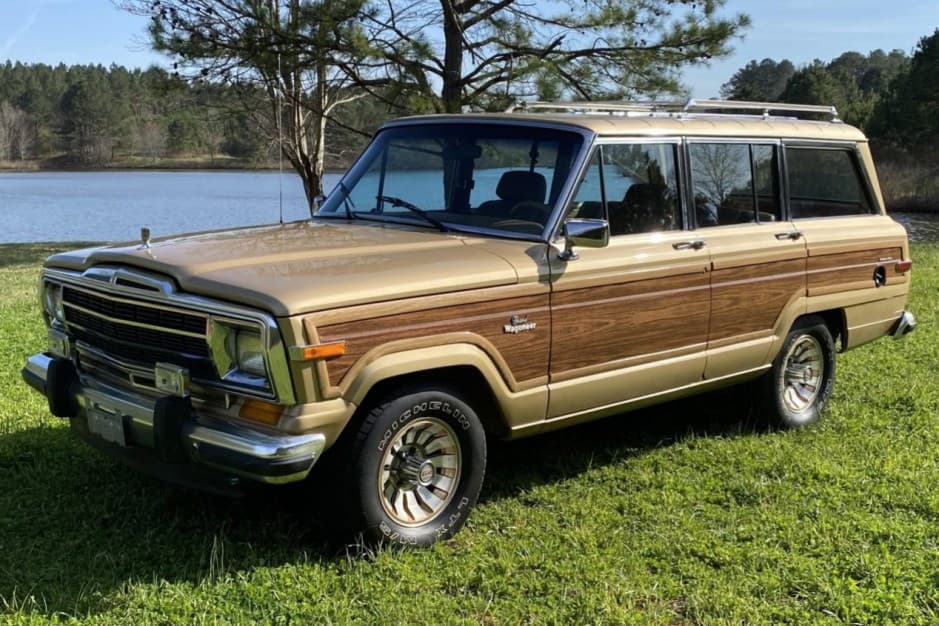 1986 Jeep SJ Grand Wagoneer sold for $28,000