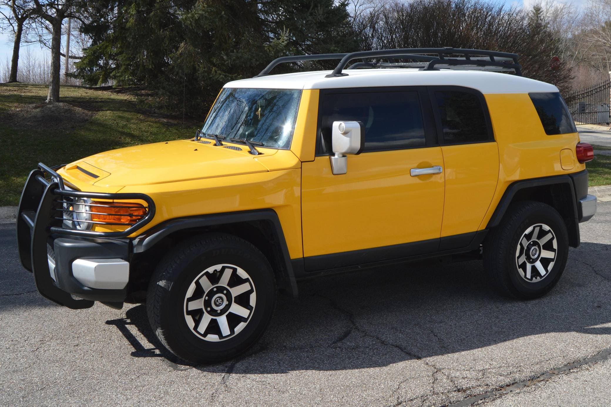 2007 Toyota FJ Cruiser sold for $15,250