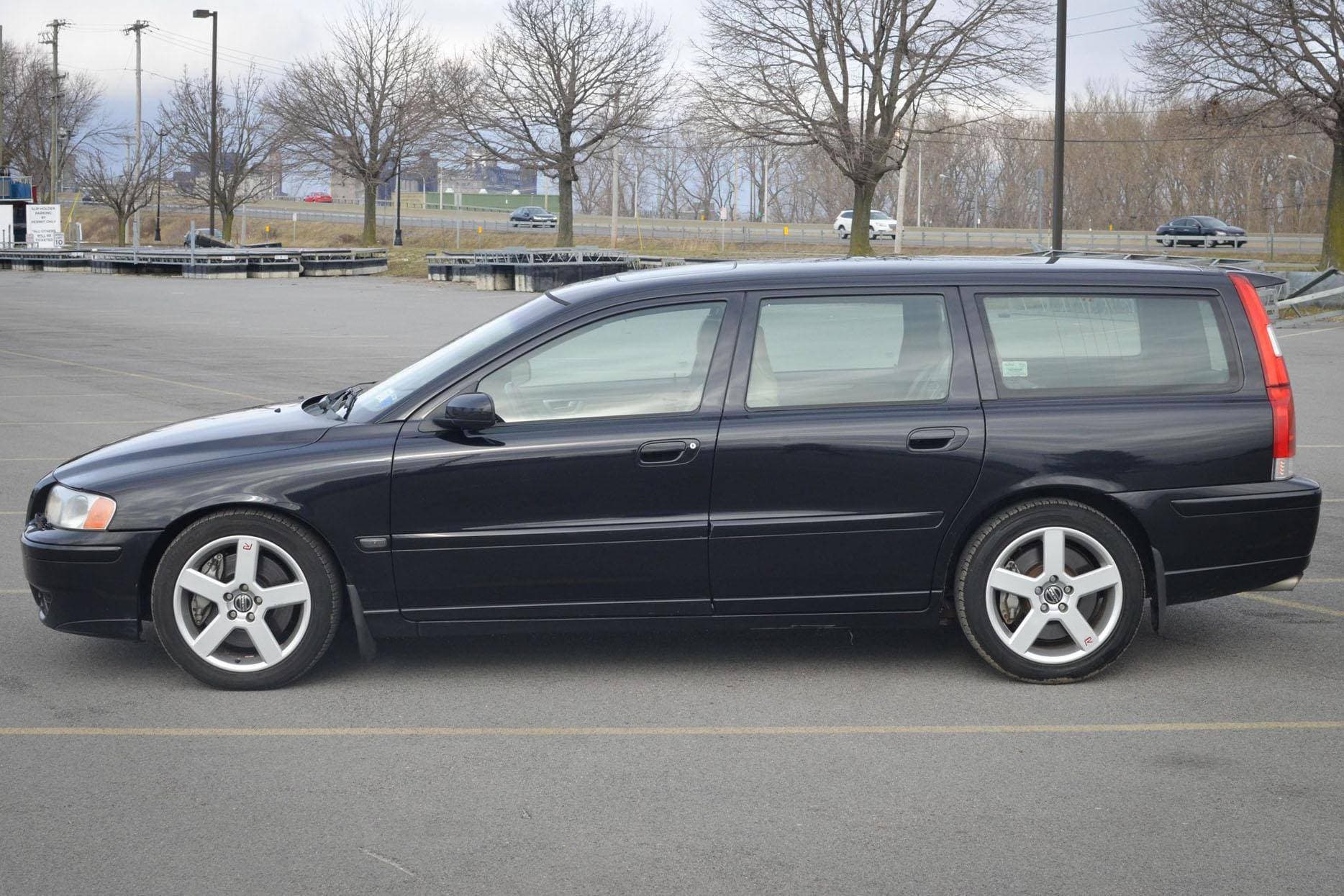 2005 Volvo V70 sold for $8,900