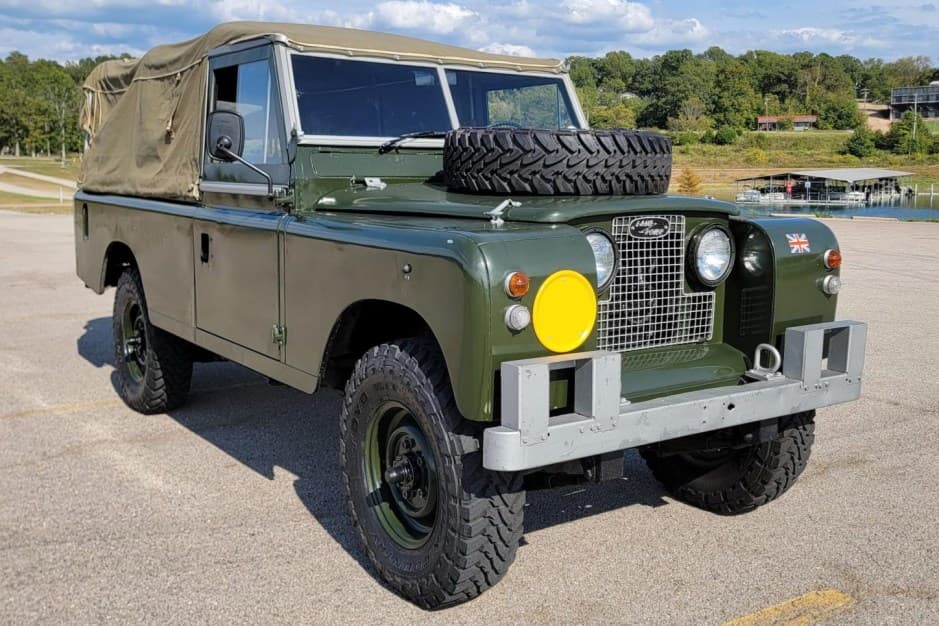 1969 Land Rover Series 109 sold for $18,200