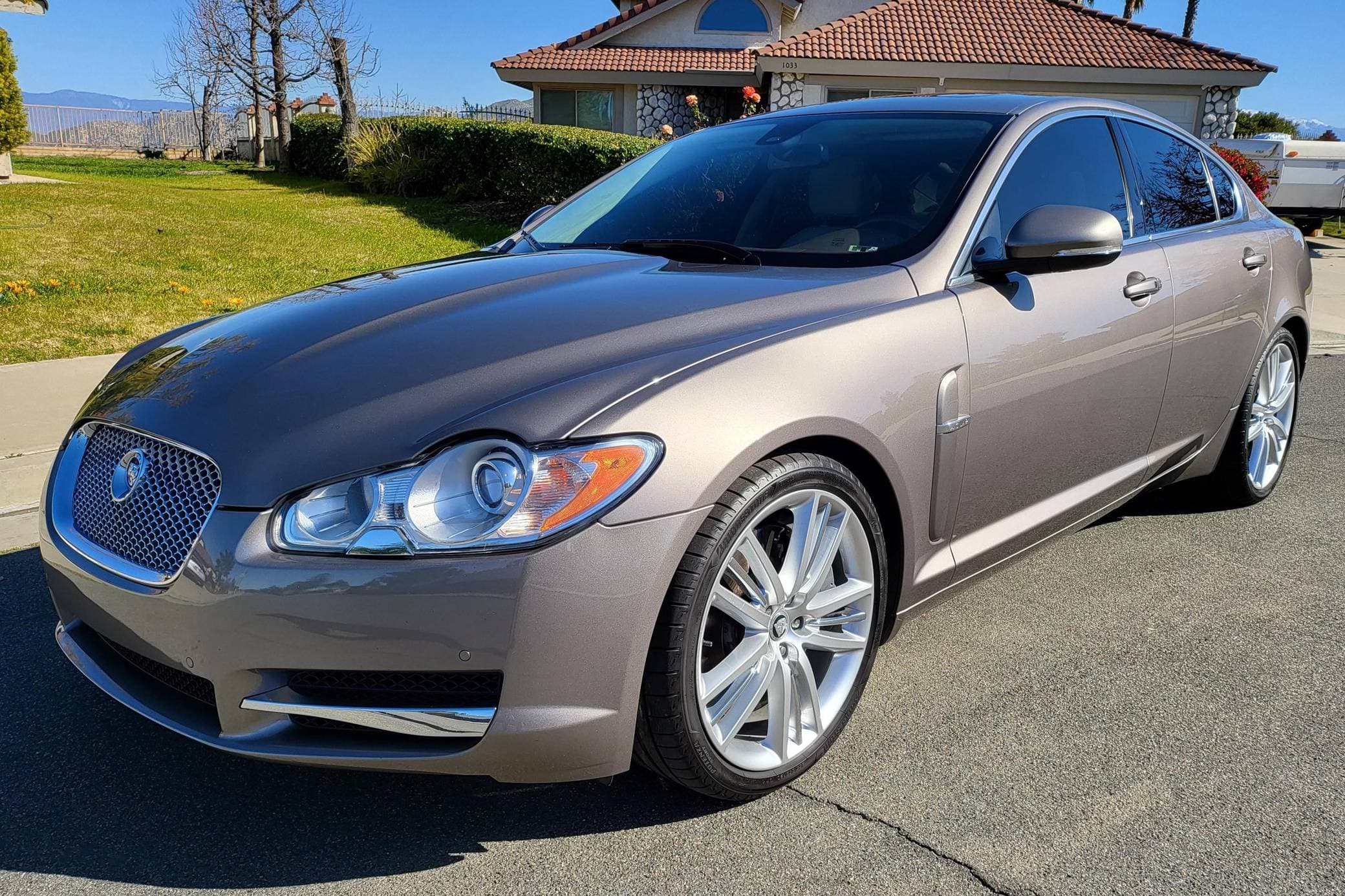 2011 Jaguar XF sold for $18,000