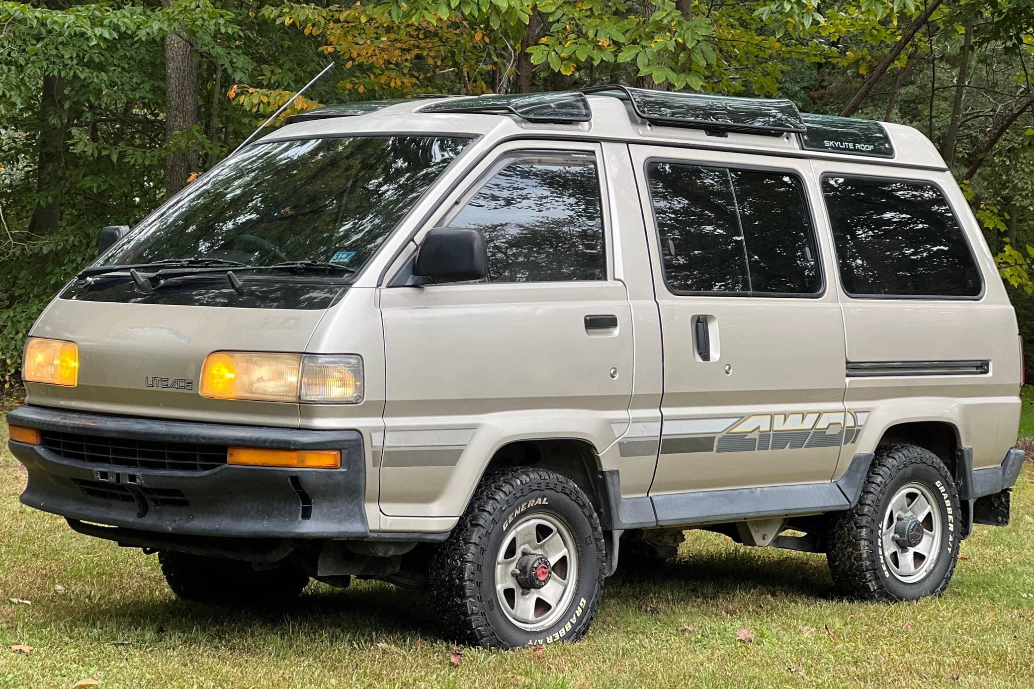 1990 Toyota Liteace sold for $14,800