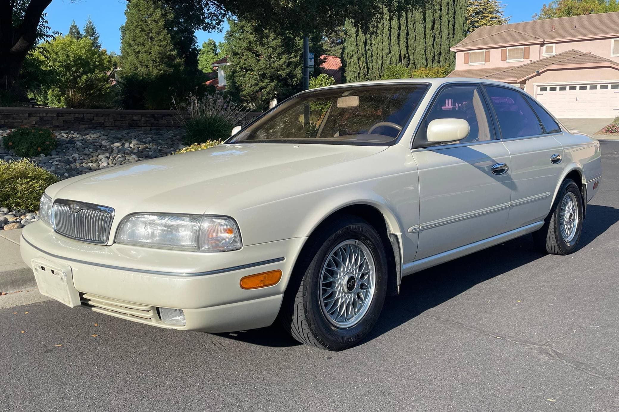 1995 Infiniti Q45 sold for $3,300