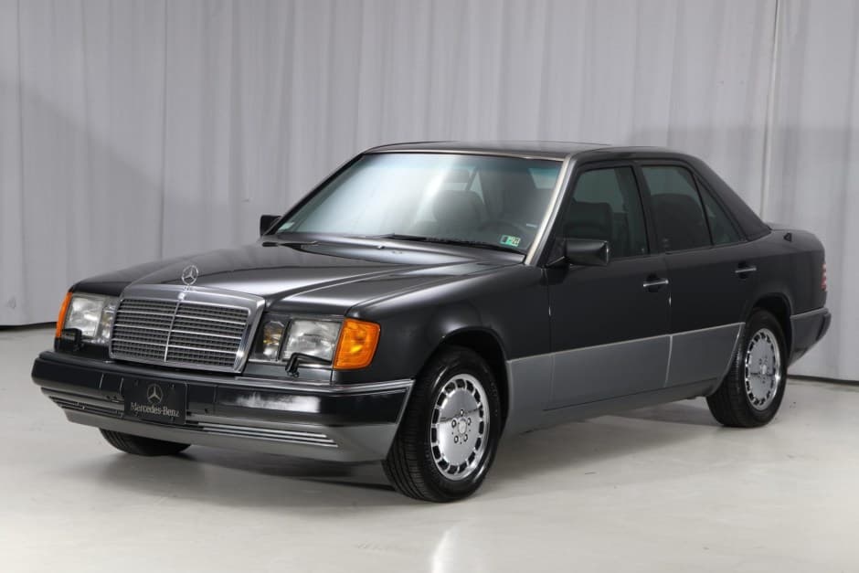 1993 Mercedes-Benz W124 E-Class sold for $8,500