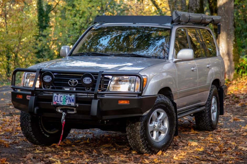 2000 Toyota Land Cruiser 100-Series sold for $27,500