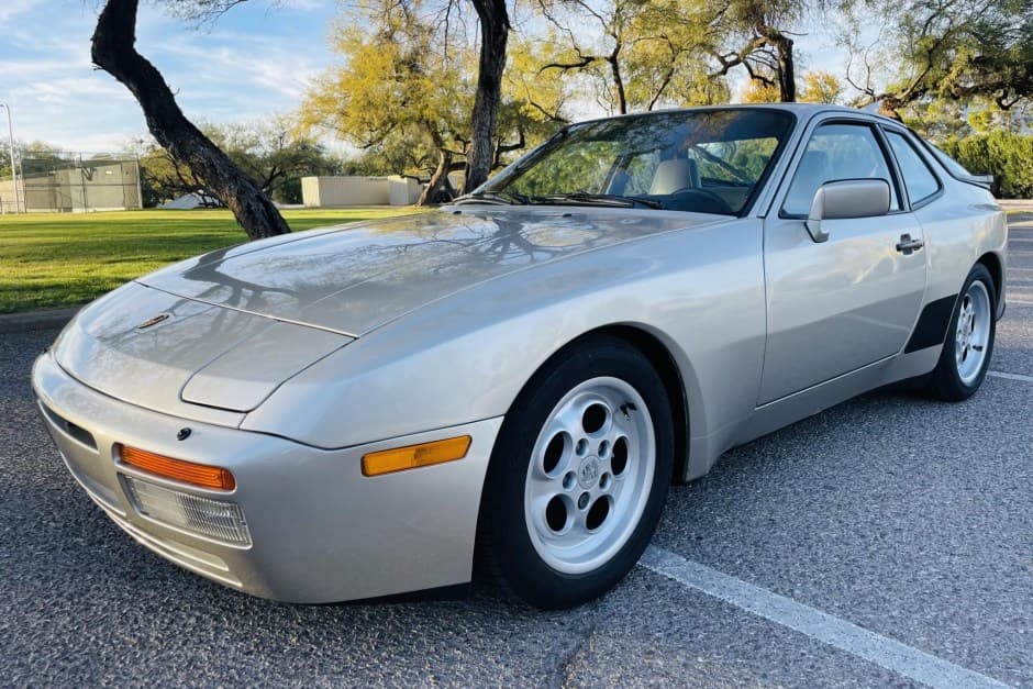 1986 Porsche 944 Turbo sold for $22,000