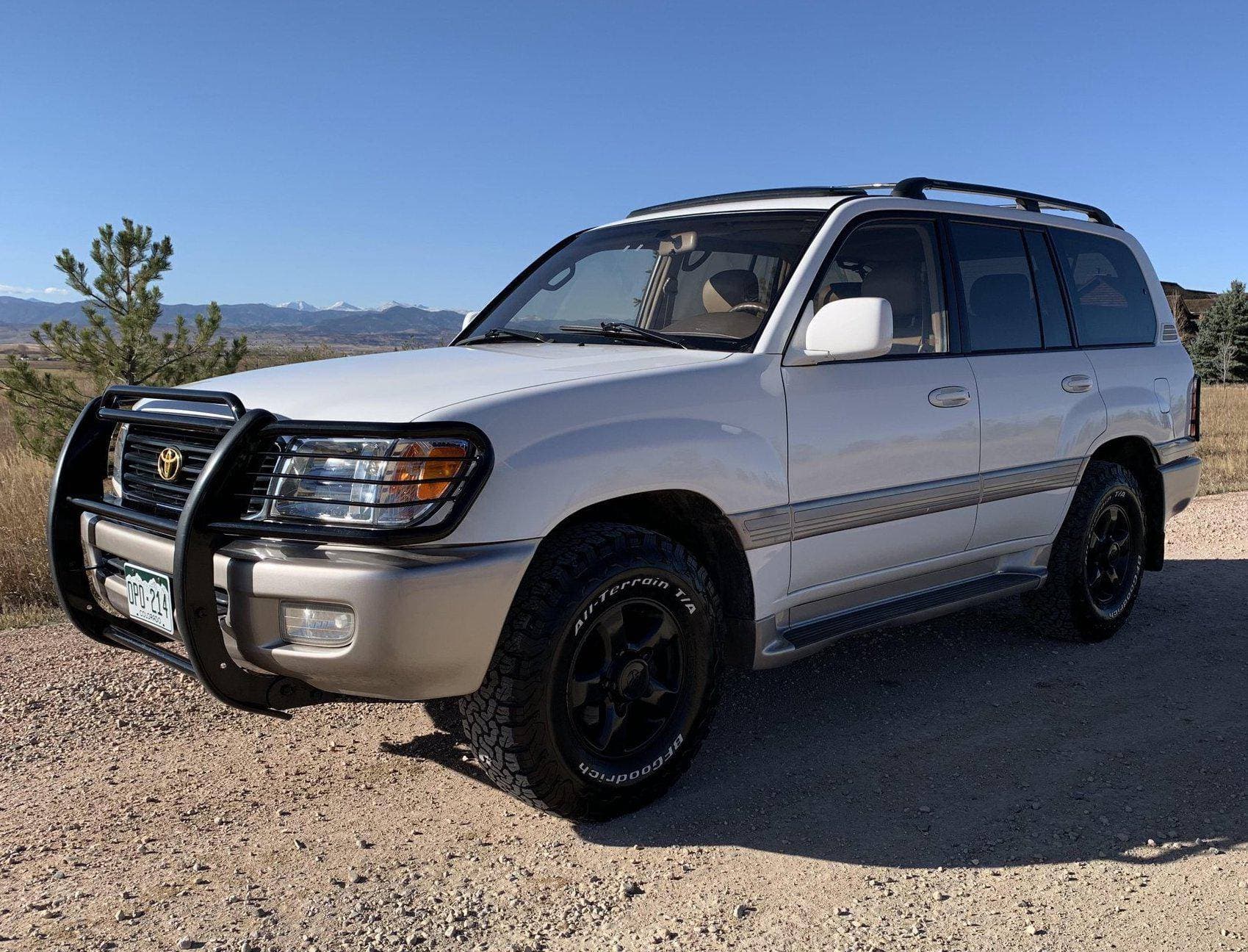 2000 Toyota Land Cruiser sold for $15,750