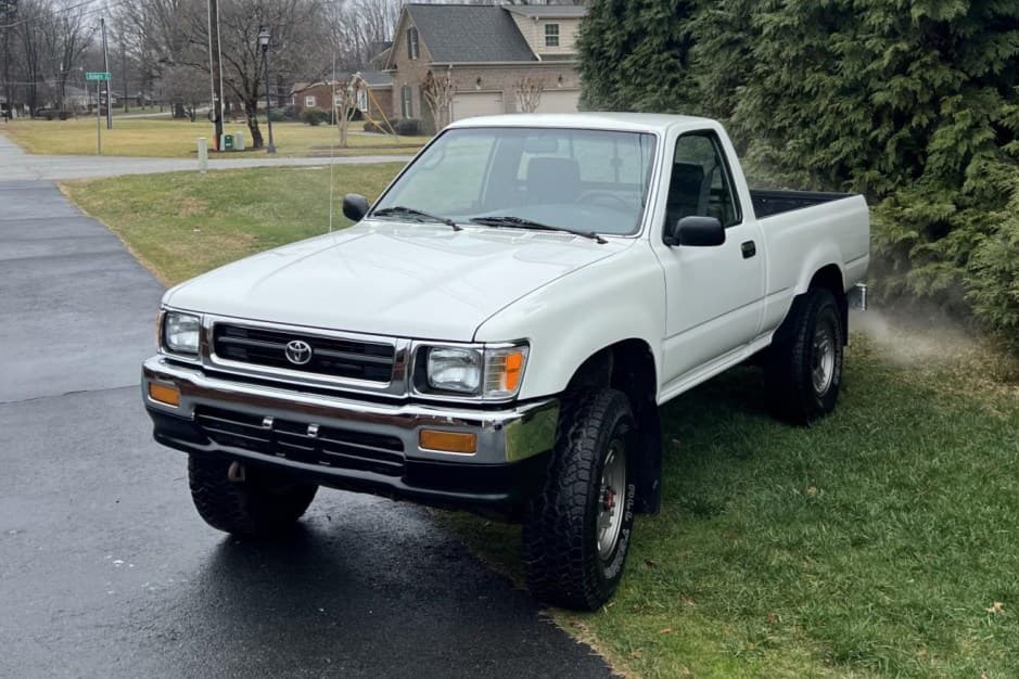 1992 Toyota Pickup (N80/90/100/110 1989-1997) sold for $10,500