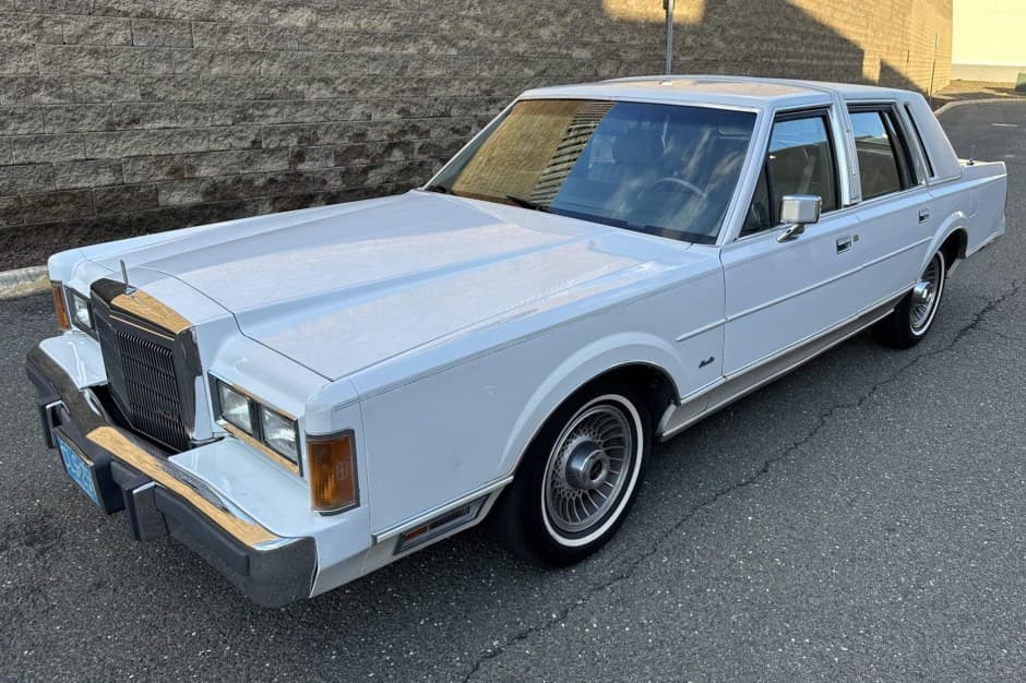 1989 Lincoln Town Car sold for $4,200