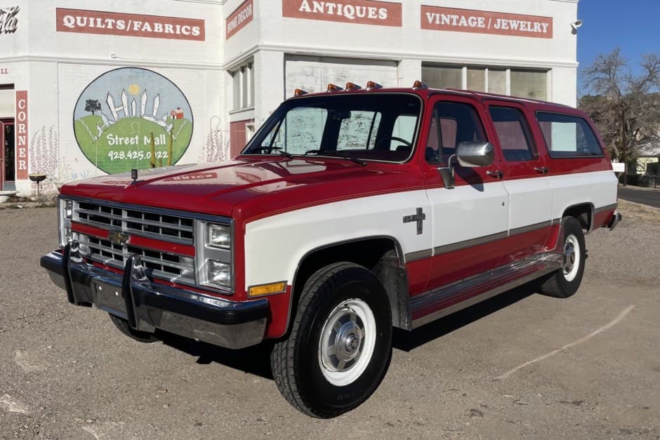 1985 Chevrolet Suburban (1973-1991) sold for $26,250