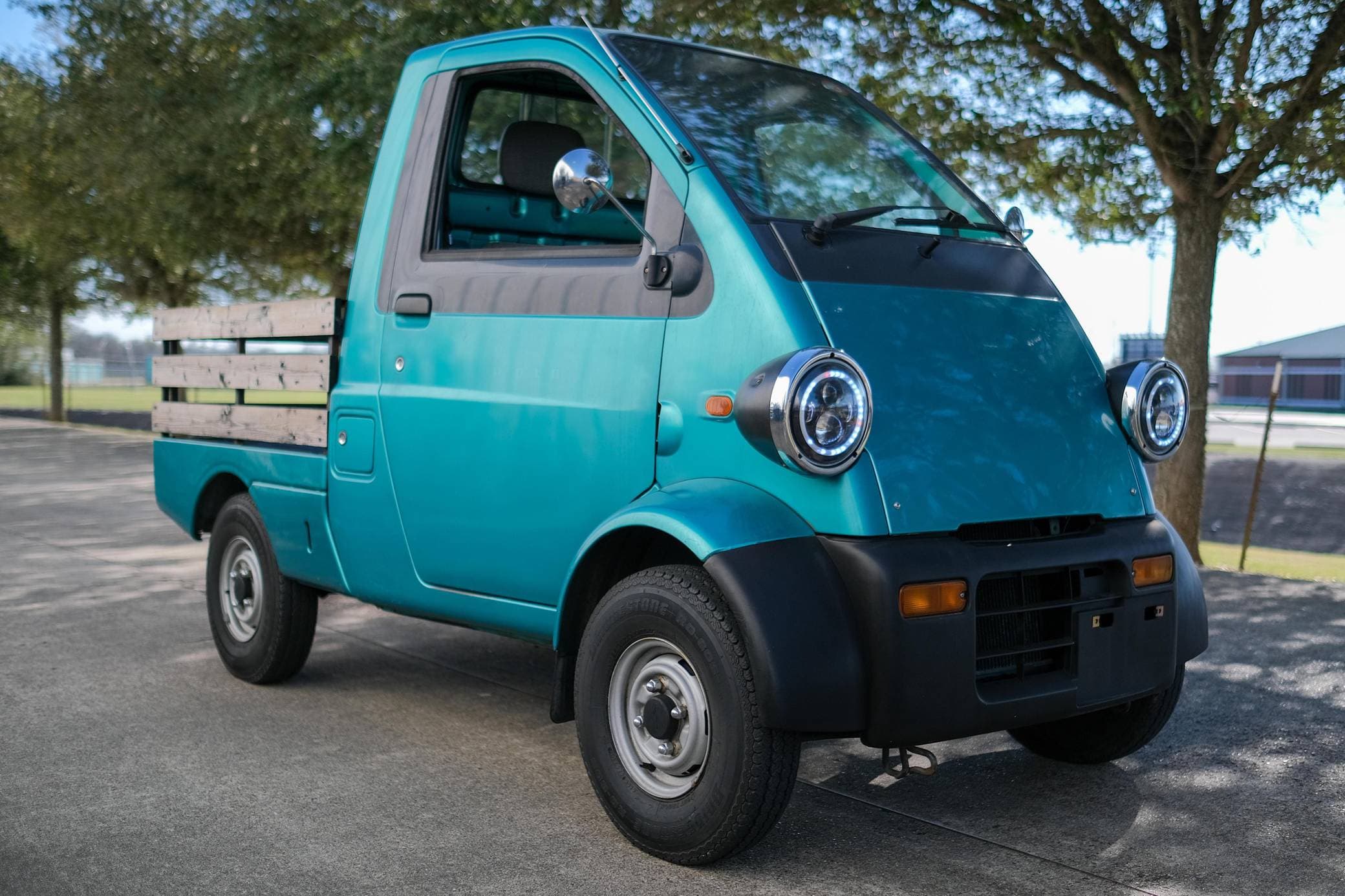 1996 Daihatsu Midget sold for $8,287