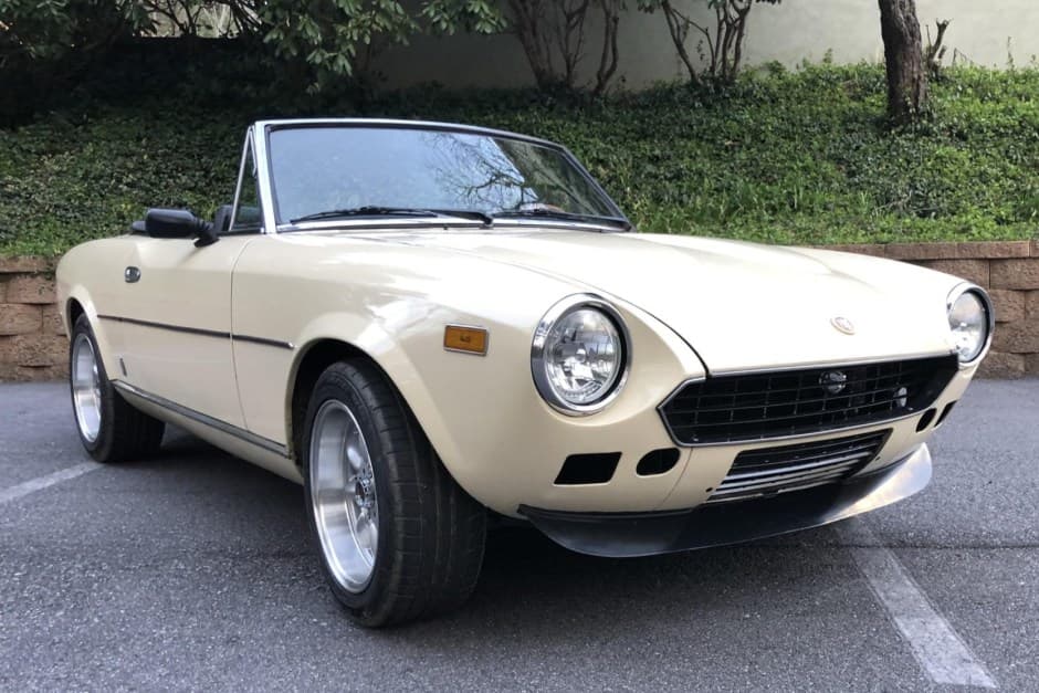 1979 Fiat 124 Spider (1966-1985) sold for $9,500
