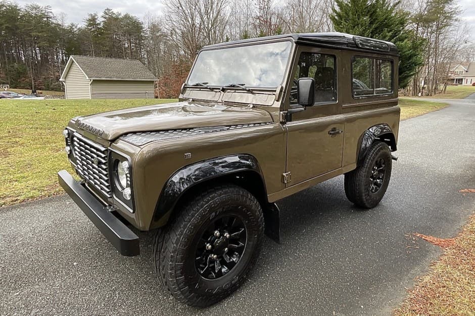 1995 Land Rover 90 / Defender 90 (Euro Spec) sold for $37,250
