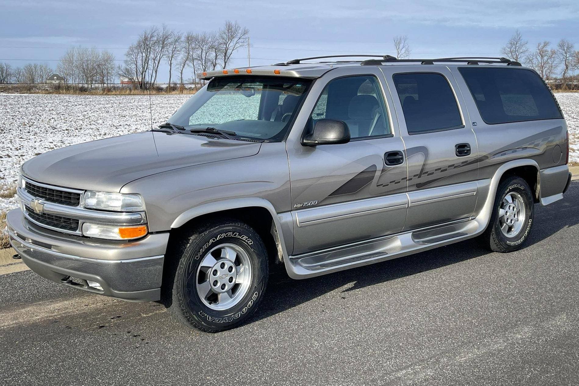 2000 Chevrolet Suburban sold for $7,600