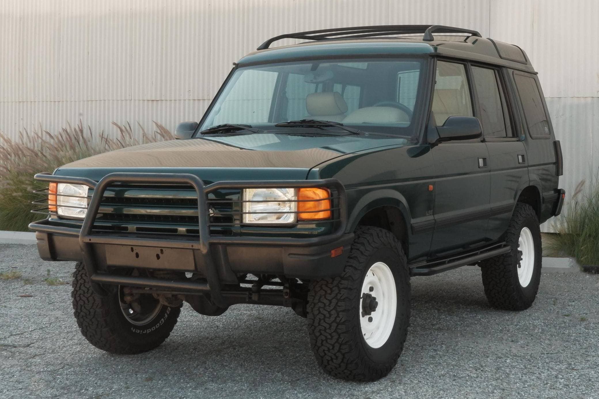 1998 Land Rover Discovery sold for $12,500