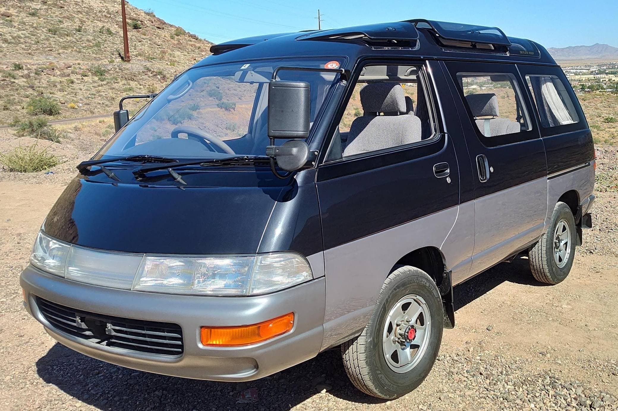 1992 Toyota TownAce sold for $10,475