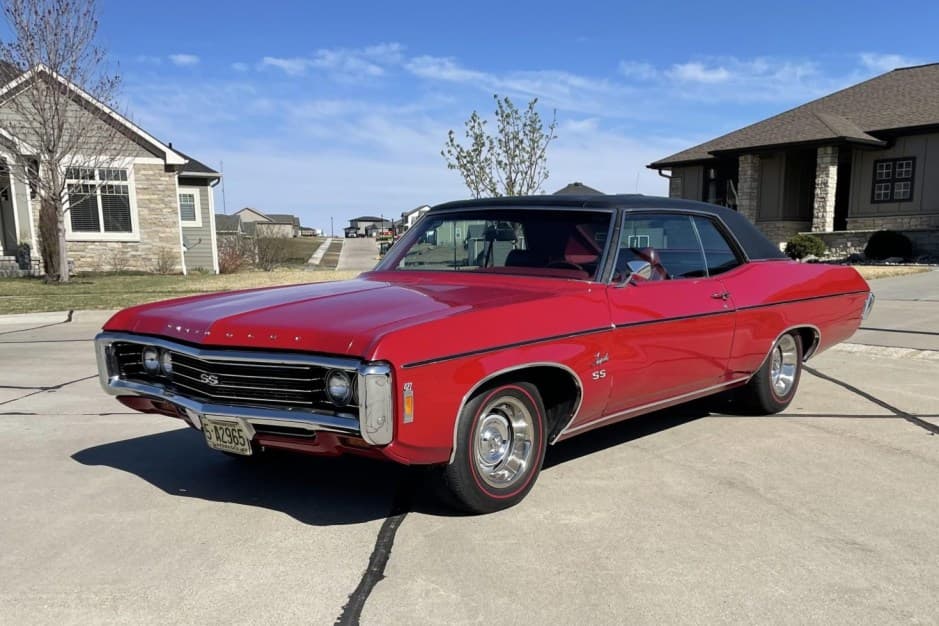 1969 Chevrolet Impala sold for $33,800