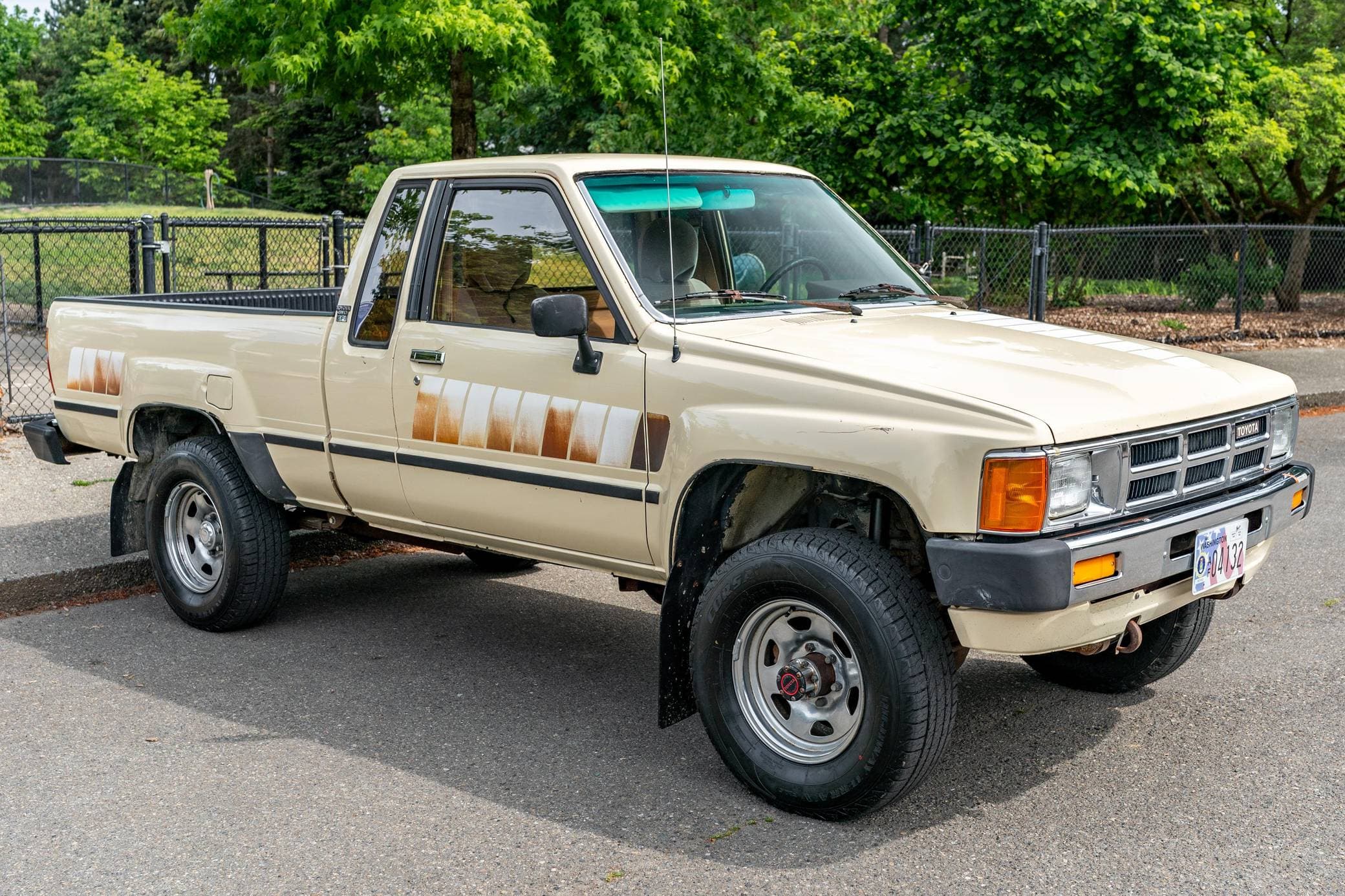 1985 Toyota Pickup sold for $13,999